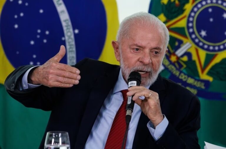 Presidente Lula sofre acidente doméstico e cancela viagem internacional